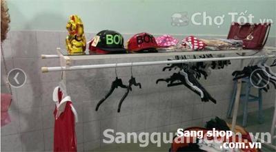 Sang quần áo vật dụng của shop tại quận 7