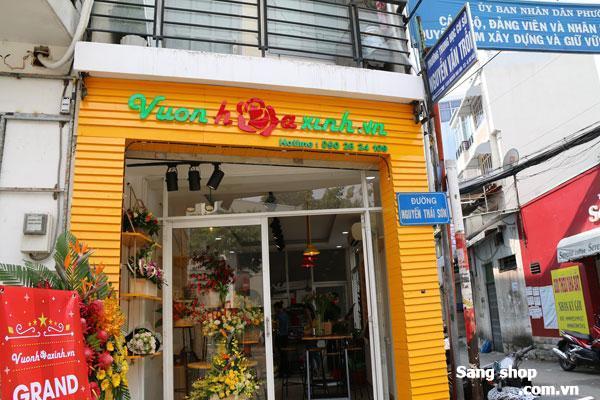 Sang shop hoa tươi doanh thu 180 triệu/tháng