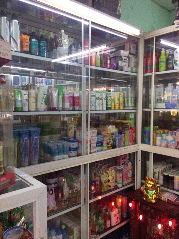 Sang shop mỹ phẩm đang kinh doanh tốt