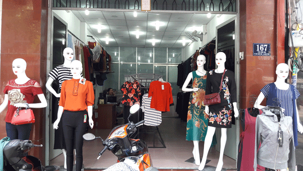 Sang shop thời trang nữ cao cấp.