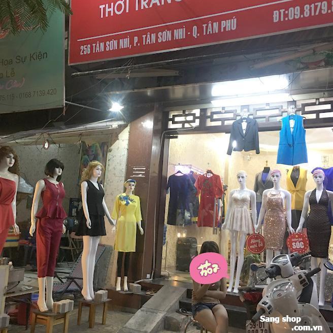 Sang Shop thời trang nữ nằm mặt tiền đường Tân Sơn Nhì