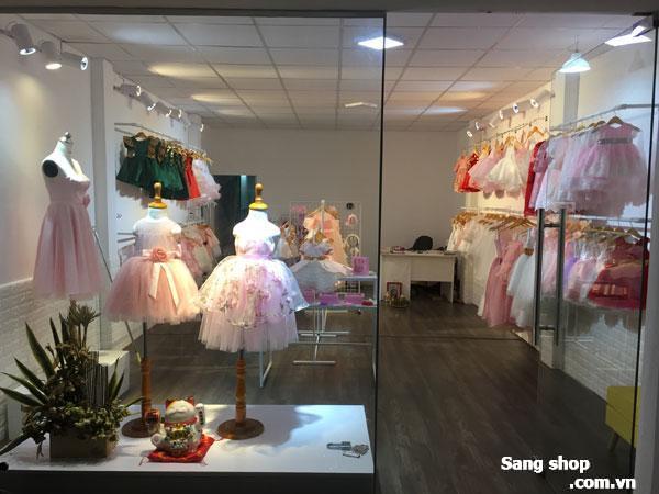 Sang toàn bộ nội thất trong shop Quận Phú Nhuận